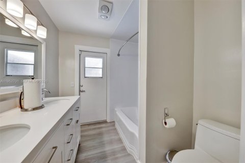 Купить виллу или дом в Корал-Спрингс, Флорида 4 спальни, 194.44м2, № 2033547 - фото 24