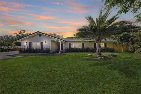 Дом в Корал-Спрингс, Флорида 4 спальни, 194.44м2 № 2033547