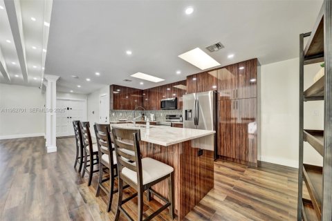 Купить виллу или дом в Корал-Спрингс, Флорида 4 спальни, 194.44м2, № 2033547 - фото 12