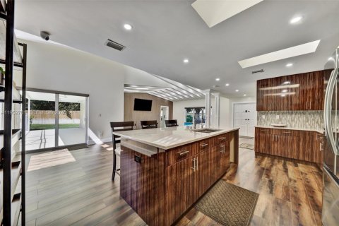 Купить виллу или дом в Корал-Спрингс, Флорида 4 спальни, 194.44м2, № 2033547 - фото 13