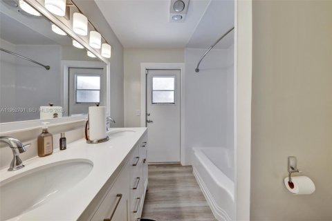 Купить виллу или дом в Корал-Спрингс, Флорида 4 спальни, 194.44м2, № 2033547 - фото 22