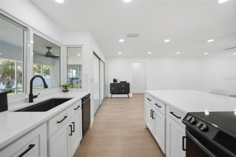 Casa en venta en Port Charlotte, Florida, 2 dormitorios, 106.56 m2 № 2235709 - foto 11