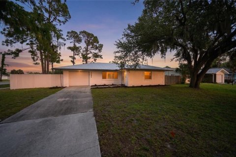 Casa en Port Charlotte, Florida 2 dormitorios, 106.56 m2 № 2235709