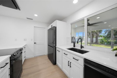 Casa en venta en Port Charlotte, Florida, 2 dormitorios, 106.56 m2 № 2235709 - foto 10