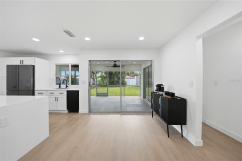 Casa en venta en Port Charlotte, Florida, 2 dormitorios, 106.56 m2 № 2235709 - foto 8