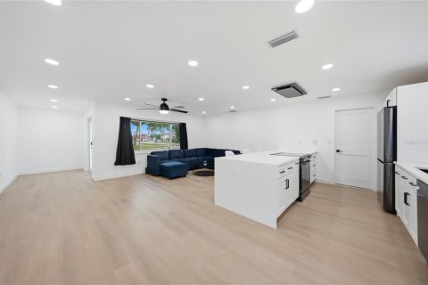 Casa en venta en Port Charlotte, Florida, 2 dormitorios, 106.56 m2 № 2235709 - foto 6