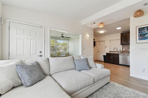 House in Saint Petersburg, Florida 2 bedrooms, 78.87 sq.m. № 1584840 - photo 10