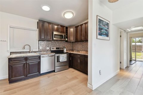 House in Saint Petersburg, Florida 2 bedrooms, 78.87 sq.m. № 1584840 - photo 11