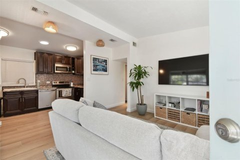 House in Saint Petersburg, Florida 2 bedrooms, 78.87 sq.m. № 1584840 - photo 6
