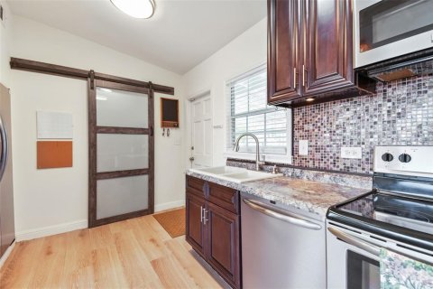 House in Saint Petersburg, Florida 2 bedrooms, 78.87 sq.m. № 1584840 - photo 16