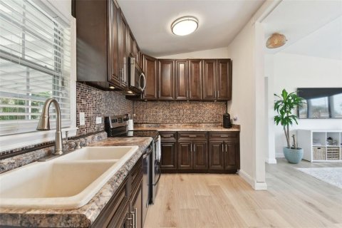 House in Saint Petersburg, Florida 2 bedrooms, 78.87 sq.m. № 1584840 - photo 12