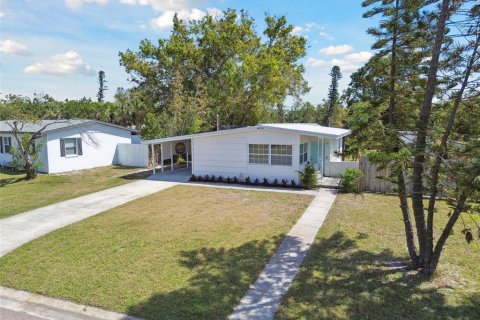 House in Saint Petersburg, Florida 2 bedrooms, 78.87 sq.m. № 1584840 - photo 2