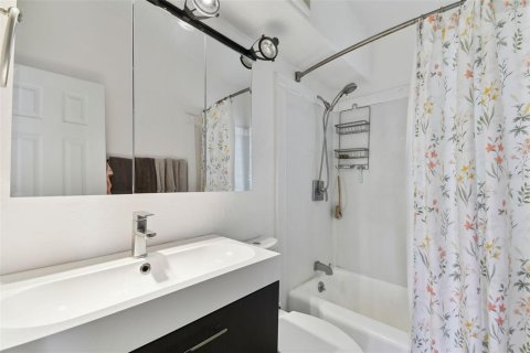 House in Saint Petersburg, Florida 2 bedrooms, 78.87 sq.m. № 1584840 - photo 25