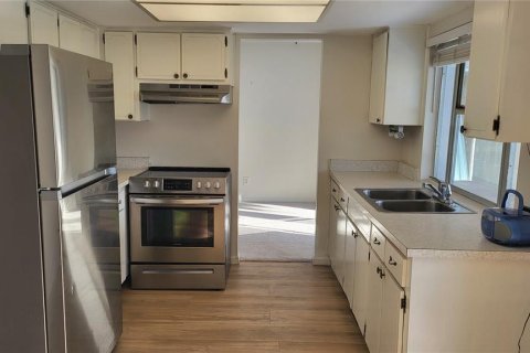 House in Seminole, Florida 2 bedrooms, 115.76 sq.m. № 2232342 - photo 4