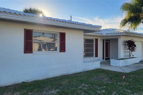 House in Seminole, Florida 2 bedrooms, 115.76 sq.m. № 2232342 - photo 2