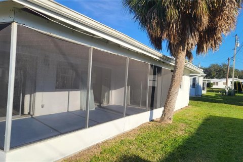 House in Seminole, Florida 2 bedrooms, 115.76 sq.m. № 2232342 - photo 5