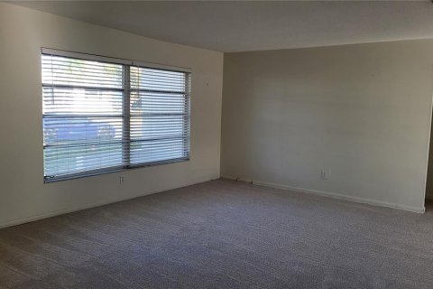 House in Seminole, Florida 2 bedrooms, 115.76 sq.m. № 2232342 - photo 9