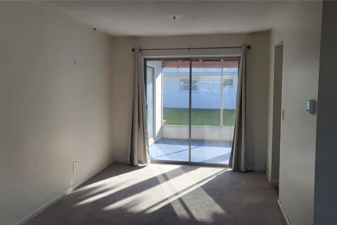 House in Seminole, Florida 2 bedrooms, 115.76 sq.m. № 2232342 - photo 7