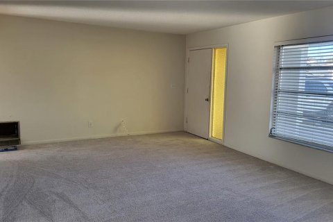 House in Seminole, Florida 2 bedrooms, 115.76 sq.m. № 2232342 - photo 12