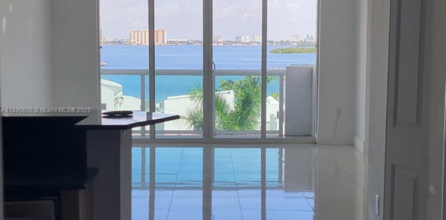 Condo in North Bay Village, Florida, 2 bedrooms № 1947020