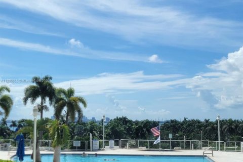 Condo in North Bay Village, Florida, 2 bedrooms № 1947020 - photo 4