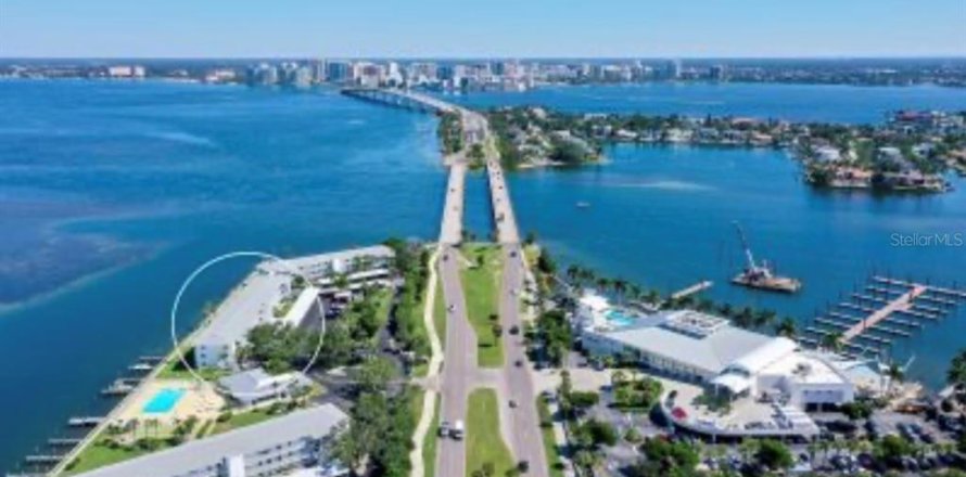 Condominio en Sarasota, Florida, 2 dormitorios  № 2420004