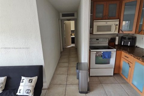 Copropriété à louer à Doral, Floride: 2 chambres, 72.46 m2 № 1946851 - photo 3