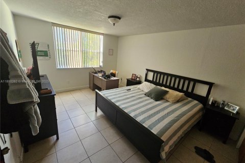 Copropriété à louer à Doral, Floride: 2 chambres, 72.46 m2 № 1946851 - photo 10