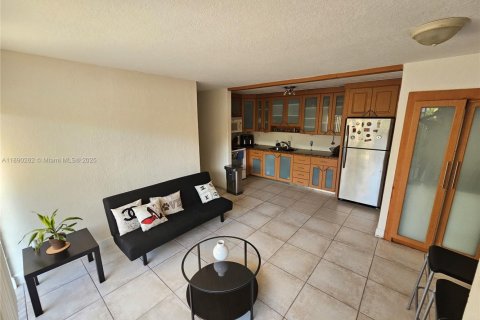 Copropriété à louer à Doral, Floride: 2 chambres, 72.46 m2 № 1946851 - photo 1