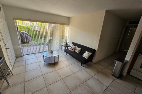 Copropriété à louer à Doral, Floride: 2 chambres, 72.46 m2 № 1946851 - photo 2