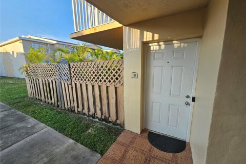 Copropriété à louer à Doral, Floride: 2 chambres, 72.46 m2 № 1946851 - photo 19