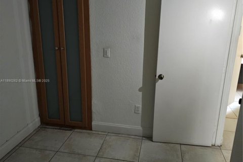 Copropriété à louer à Doral, Floride: 2 chambres, 72.46 m2 № 1946851 - photo 7