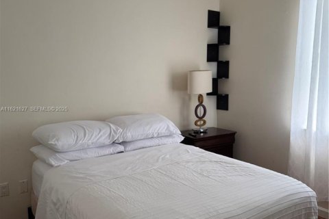 Снять в аренду таунхаус в Дорал, Флорида 4 спальни, 175.4м2, № 2034928 - фото 13