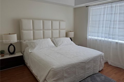 Снять в аренду таунхаус в Дорал, Флорида 4 спальни, 175.4м2, № 2034928 - фото 9