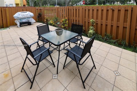 Снять в аренду таунхаус в Дорал, Флорида 4 спальни, 175.4м2, № 2034928 - фото 16