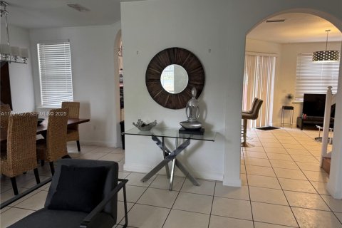 Снять в аренду таунхаус в Дорал, Флорида 4 спальни, 175.4м2, № 2034928 - фото 7