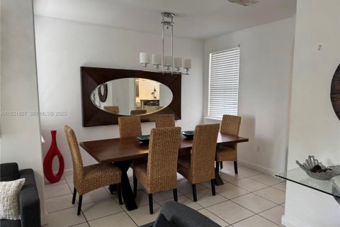 Снять в аренду таунхаус в Дорал, Флорида 4 спальни, 175.4м2, № 2034928 - фото 6