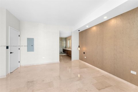 Condo in Miami, Florida, 1 bedroom  № 1952680 - photo 20