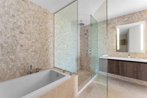 Condo in Miami, Florida, 1 bedroom  № 1952680 - photo 22