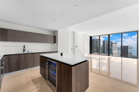 Condo in Miami, Florida, 1 bedroom  № 1952680 - photo 1