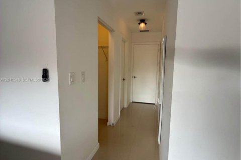 Townhouse in North Miami Beach, Florida 3 bedrooms, 109.81 sq.m. № 2087277 - photo 18