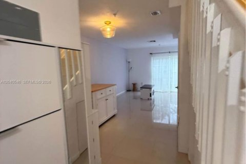 Townhouse in North Miami Beach, Florida 3 bedrooms, 109.81 sq.m. № 2087277 - photo 6