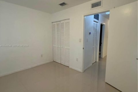 Townhouse in North Miami Beach, Florida 3 bedrooms, 109.81 sq.m. № 2087277 - photo 24