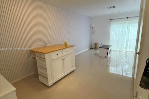 Townhouse in North Miami Beach, Florida 3 bedrooms, 109.81 sq.m. № 2087277 - photo 7