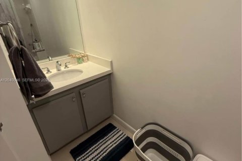 Townhouse in North Miami Beach, Florida 3 bedrooms, 109.81 sq.m. № 2087277 - photo 11