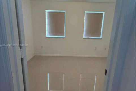 Townhouse in North Miami Beach, Florida 3 bedrooms, 109.81 sq.m. № 2087277 - photo 23