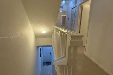 Townhouse in North Miami Beach, Florida 3 bedrooms, 109.81 sq.m. № 2087277 - photo 25