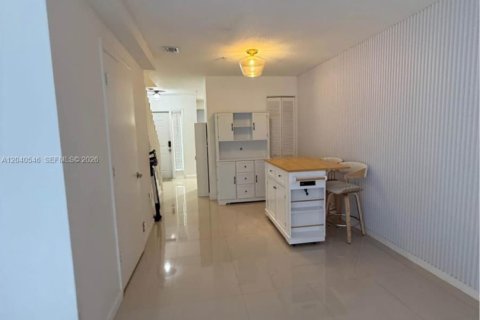Townhouse in North Miami Beach, Florida 3 bedrooms, 109.81 sq.m. № 2087277 - photo 8