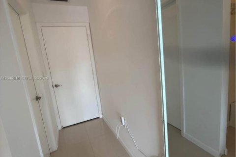 Townhouse in North Miami Beach, Florida 3 bedrooms, 109.81 sq.m. № 2087277 - photo 15
