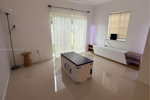 Townhouse in North Miami Beach, Florida 3 bedrooms, 109.81 sq.m. № 2087277 - photo 9